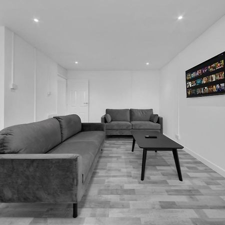 Suites By Rehoboth - Overcomers- Deptford Londres Extérieur photo