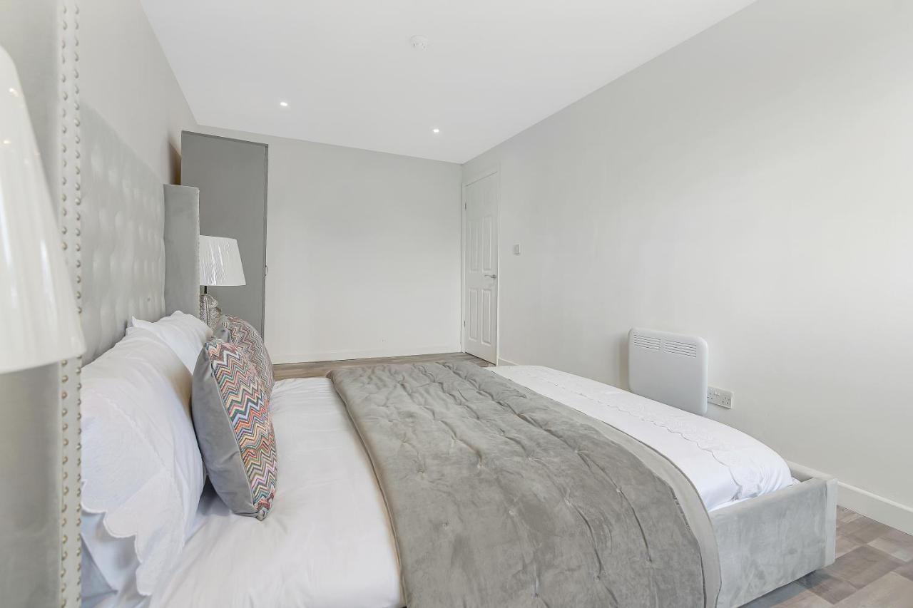 Suites By Rehoboth - Overcomers- Deptford Londres Extérieur photo