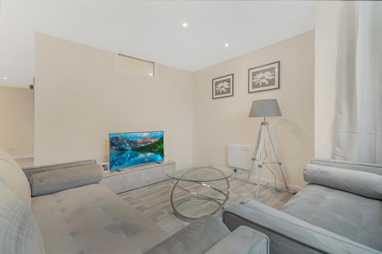 Suites By Rehoboth - Overcomers- Deptford Londres Extérieur photo