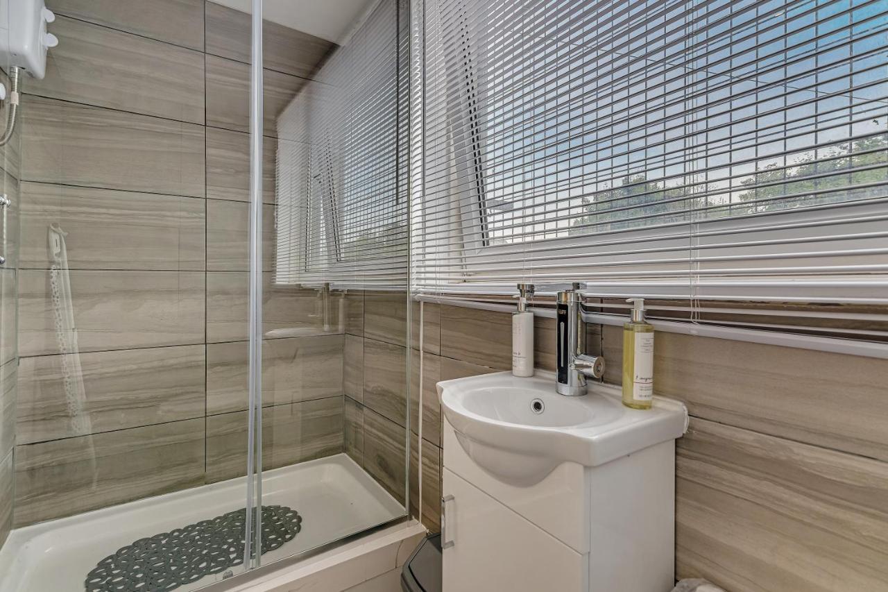 Suites By Rehoboth - Overcomers- Deptford Londres Extérieur photo
