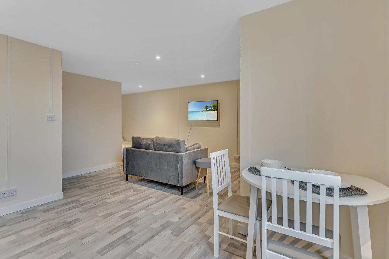 Suites By Rehoboth - Overcomers- Deptford Londres Extérieur photo