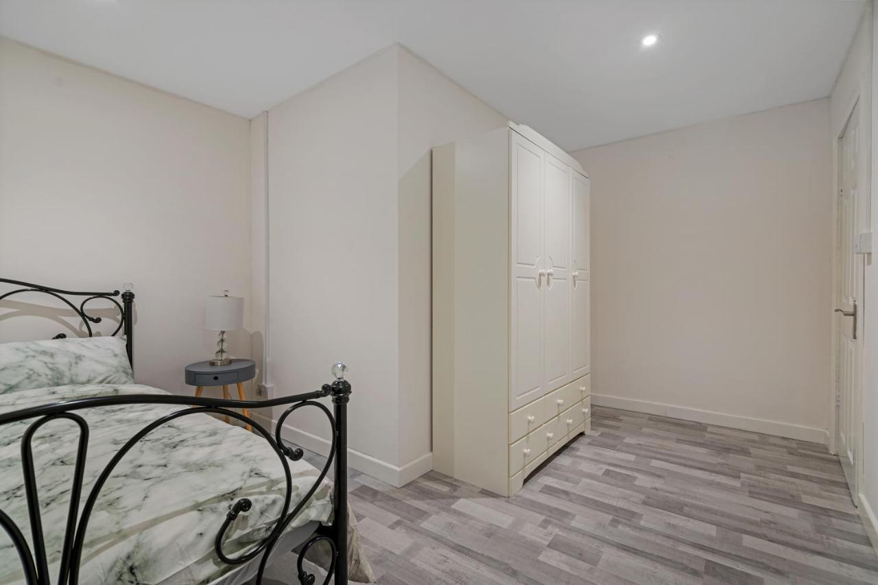 Suites By Rehoboth - Overcomers- Deptford Londres Extérieur photo