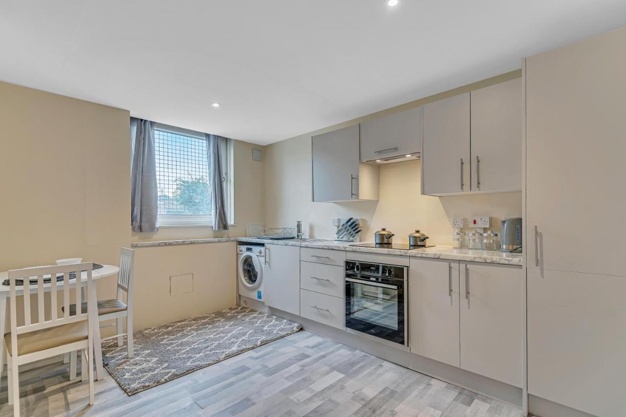 Suites By Rehoboth - Overcomers- Deptford Londres Extérieur photo