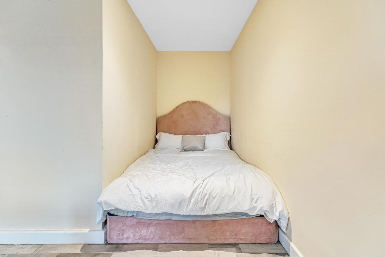 Suites By Rehoboth - Overcomers- Deptford Londres Extérieur photo