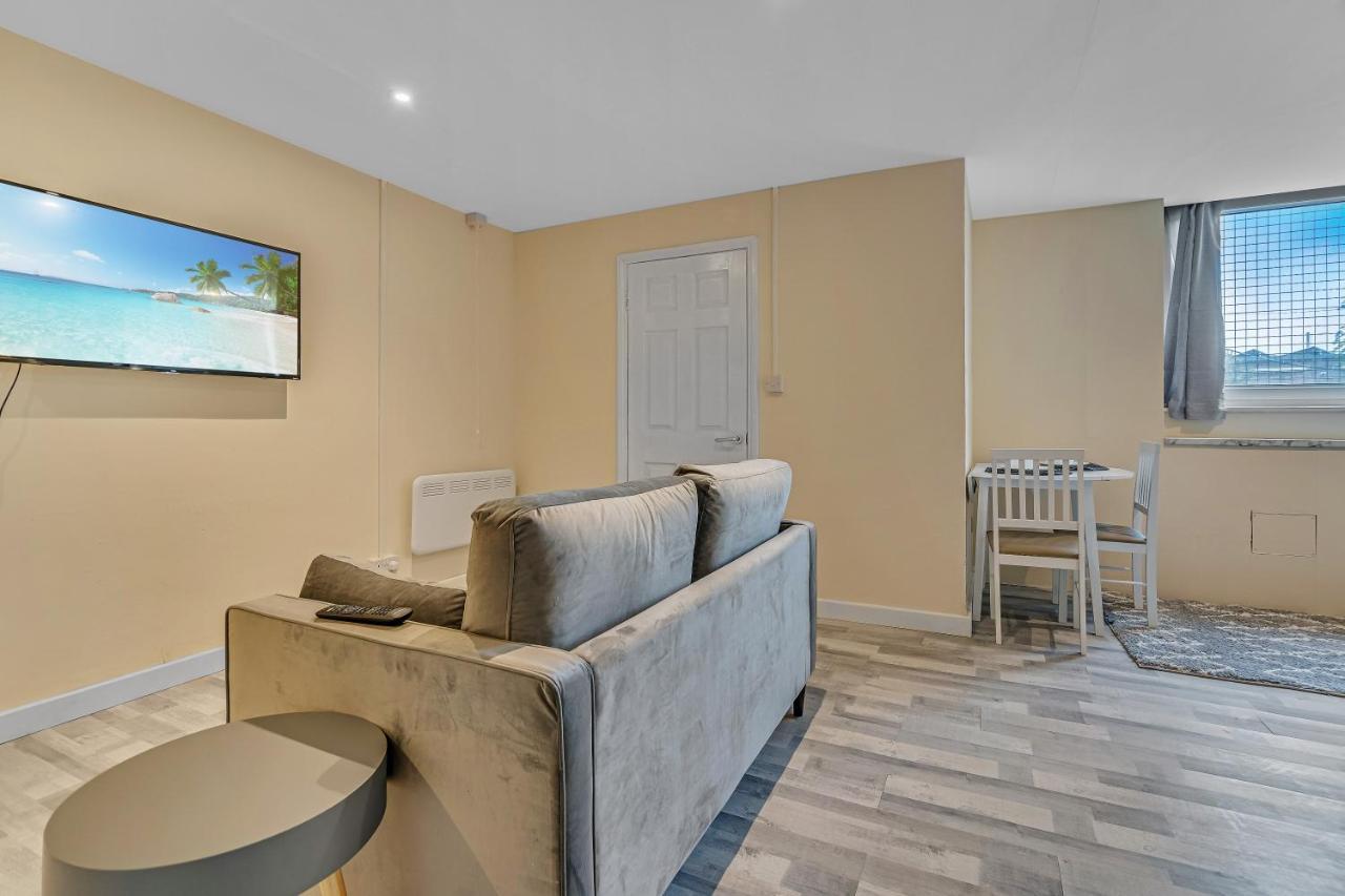 Suites By Rehoboth - Overcomers- Deptford Londres Extérieur photo