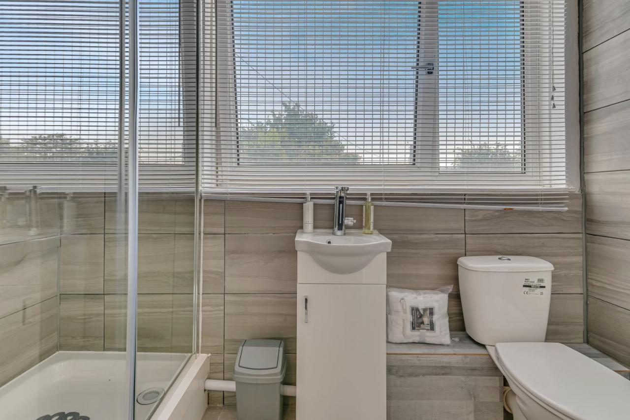Suites By Rehoboth - Overcomers- Deptford Londres Extérieur photo